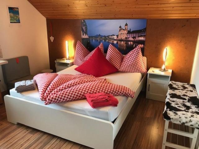Ruhige Zimmer Im Gruenen Und Studio Im Naherholungsgebiet Sigigen Exteriör bild